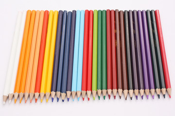 Alignement de crayons de couleur