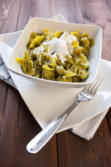 Sacchettini di pasta all'uovo con spinaci e ricotta