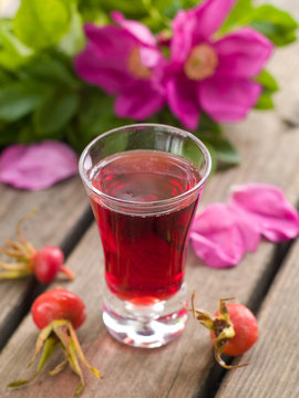 Rosehip liquor
