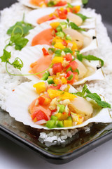 seared scallops with tropical salsa