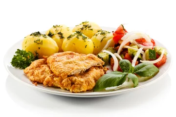 Foto op Plexiglas Gerechten Varkenskoteletten, gekookte aardappelen en groentesalade