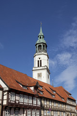 Fototapeta na wymiar Celle, Stadtkirche und Fachwerkhäuser