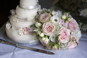 wedding bouquet and cake