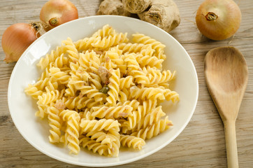 Fusilli with tuna, capers and ginger