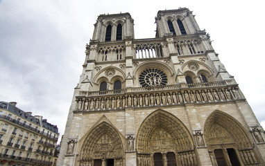 Fototapeta na wymiar Katedra Notre Dame w Paryżu, Francja