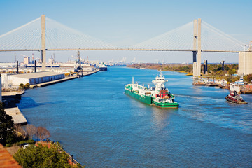 Ship entering port of Savannah - obrazy, fototapety, plakaty