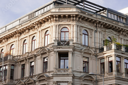 "Hausecke" Stockfotos und lizenzfreie Bilder auf Fotolia.com - Bild