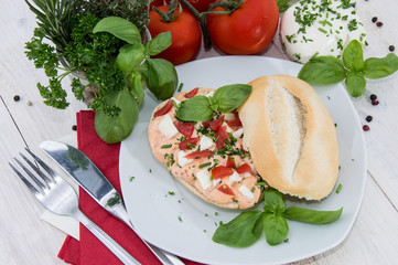 Roll with fresh Mozzarella Creme
