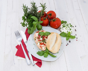 Roll with fresh Mozzarella Creme