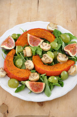 Salat mit Kürbisspalten
