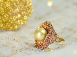golden southsea pearl ring with rubin n diamond