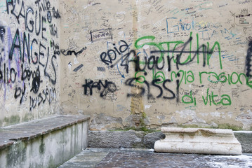vandalism-spray-wall