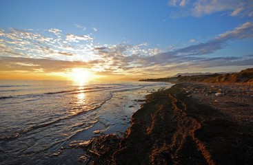Obraz premium Shoreline at sunset, Puerto Cabopino © Arena Photo UK