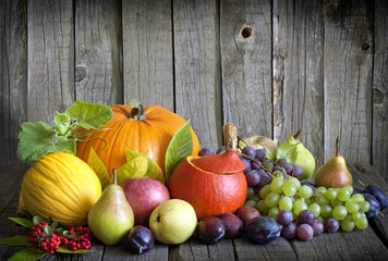 Vegetables and fruits in autumn season still life © udra11