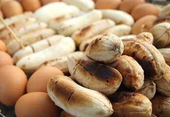 Grilled banana and eggs 3