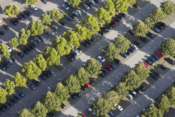 moderner Parkplatz, aerial view
