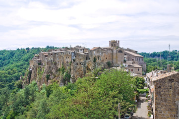 Fototapeta na wymiar Panoramiczny widok Calcata. Lazio. Włochy.