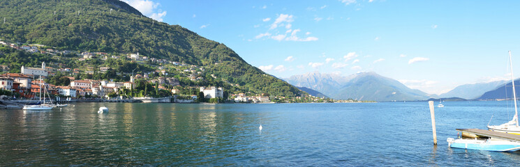 Fototapeta na wymiar Miasto Gravedona w Jezioro Como, Włochy