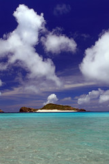 慶良間の美しいビーチと夏空