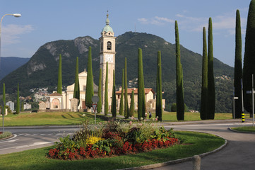 chiesa Sant Abbondio a Gentilino sulla collina d'Oro in Ticino