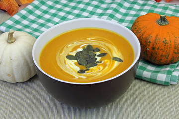 Kürbiscremesuppe mit Kürbiskernen