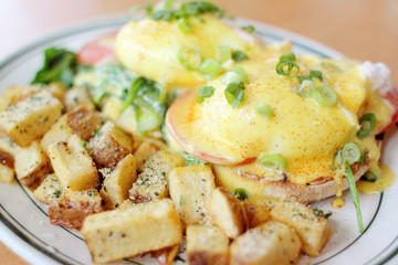 Delicious eggs florentine for breakfast at a restaurant.