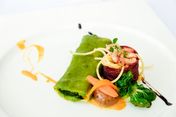 Spaghetti with prawn in the Purple cabbage