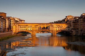 Obraz premium Famous Ponte Vechcio at sunset, Florence, Tuscany, Italy