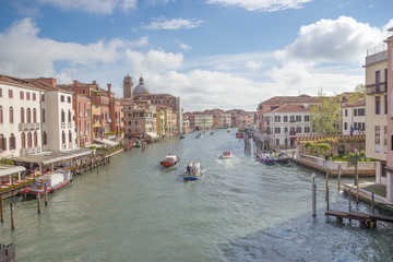 Fototapeta na wymiar Widok kanału wodnego w Wenecji