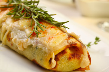 White cannelloni with cream