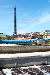 Sewage treatment factory with oxygen aeration tanks