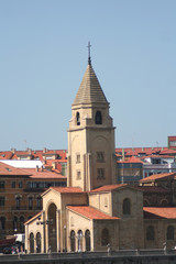 Fototapeta na wymiar Iglesia San Pedro de Gijón