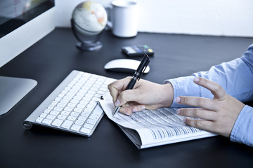 arbeit in büro (hände)