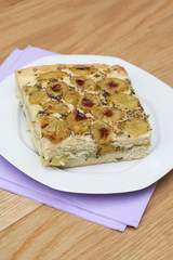 focaccia all'uva bianca su piatto