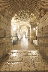 Fototapeta na wymiar Pałac Dioklecjana w piwnicy