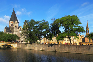 Au bord de la Moselle à Metz