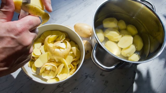 Kartoffeln sch&auml;len