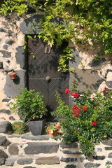 Fototapeta na wymiar wejście do domu w bazaltu