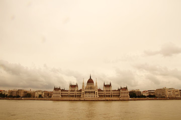 Ungarisches Parlament