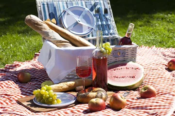 Fototapete Picknick Perfektes Essen im Garten. Picknick