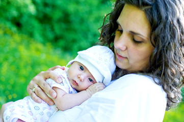 Fototapeta Baby in mommy's arms obraz