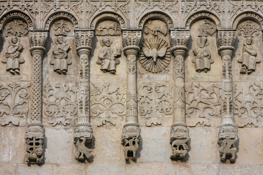 D&eacute;tails de la fa&ccedil;ade de St. Dimitri &agrave; Vladimir