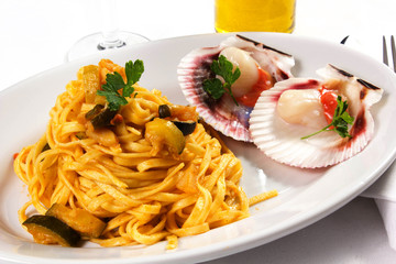 pasta con zucchine e capesante