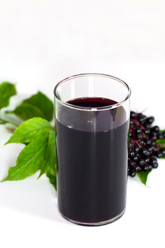 Holunderbeeren und Holundersaft