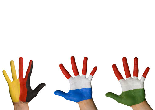 Flaggen auf winkenden Händen