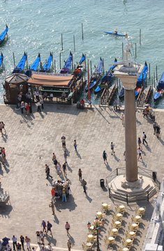 Gondeln an der Piazzetta