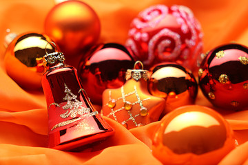 Christbaumkugeln & Deko auf Satin