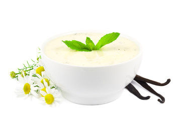Vanillejoghurt auf Weiß