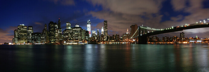 Fototapeta na wymiar Manhattan w niebieskiej godziny