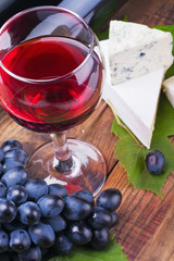 glass of red wine and grapes are ripe